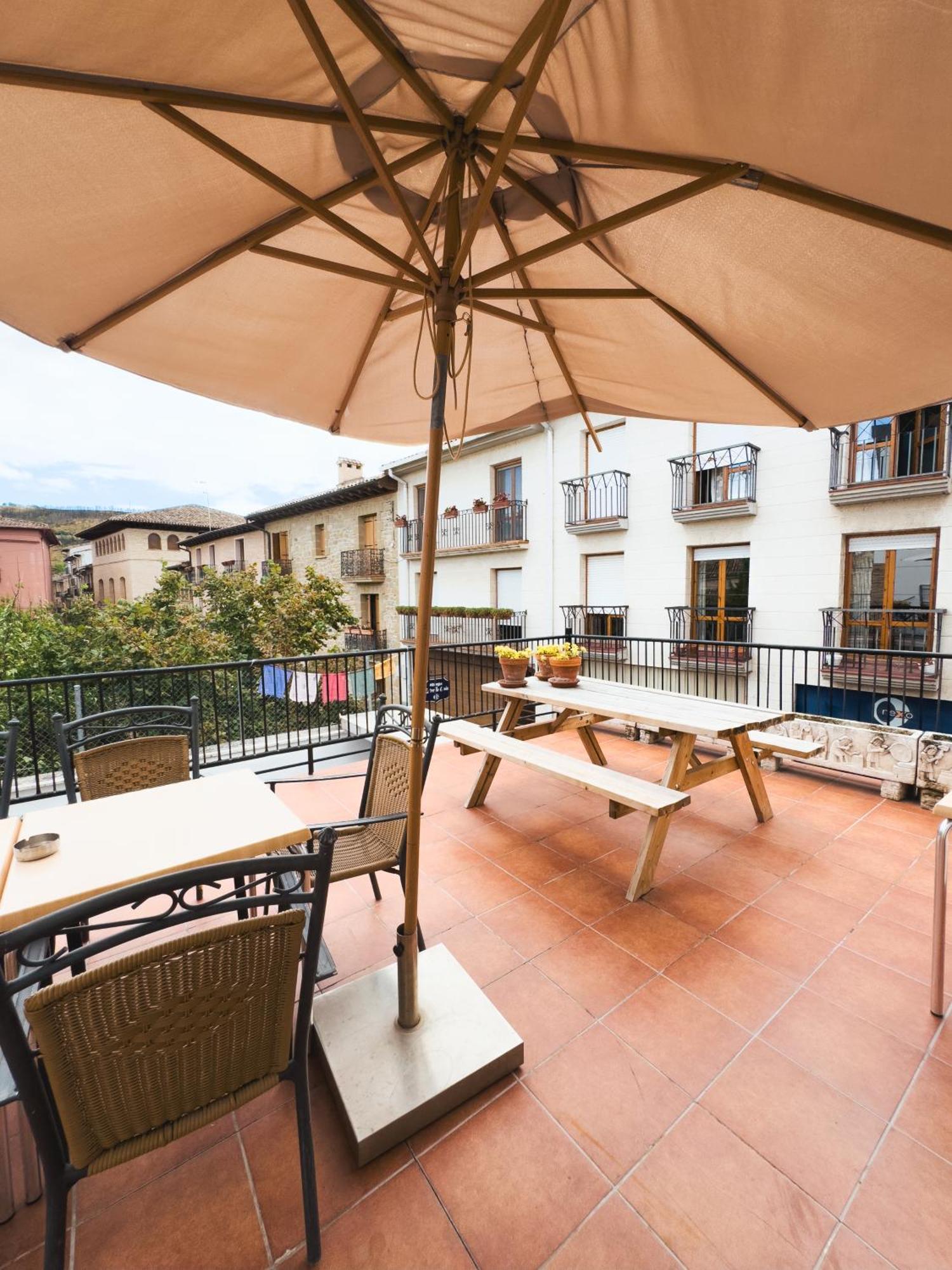 Albergue Estrella Guia Puente La Reina Ngoại thất bức ảnh
