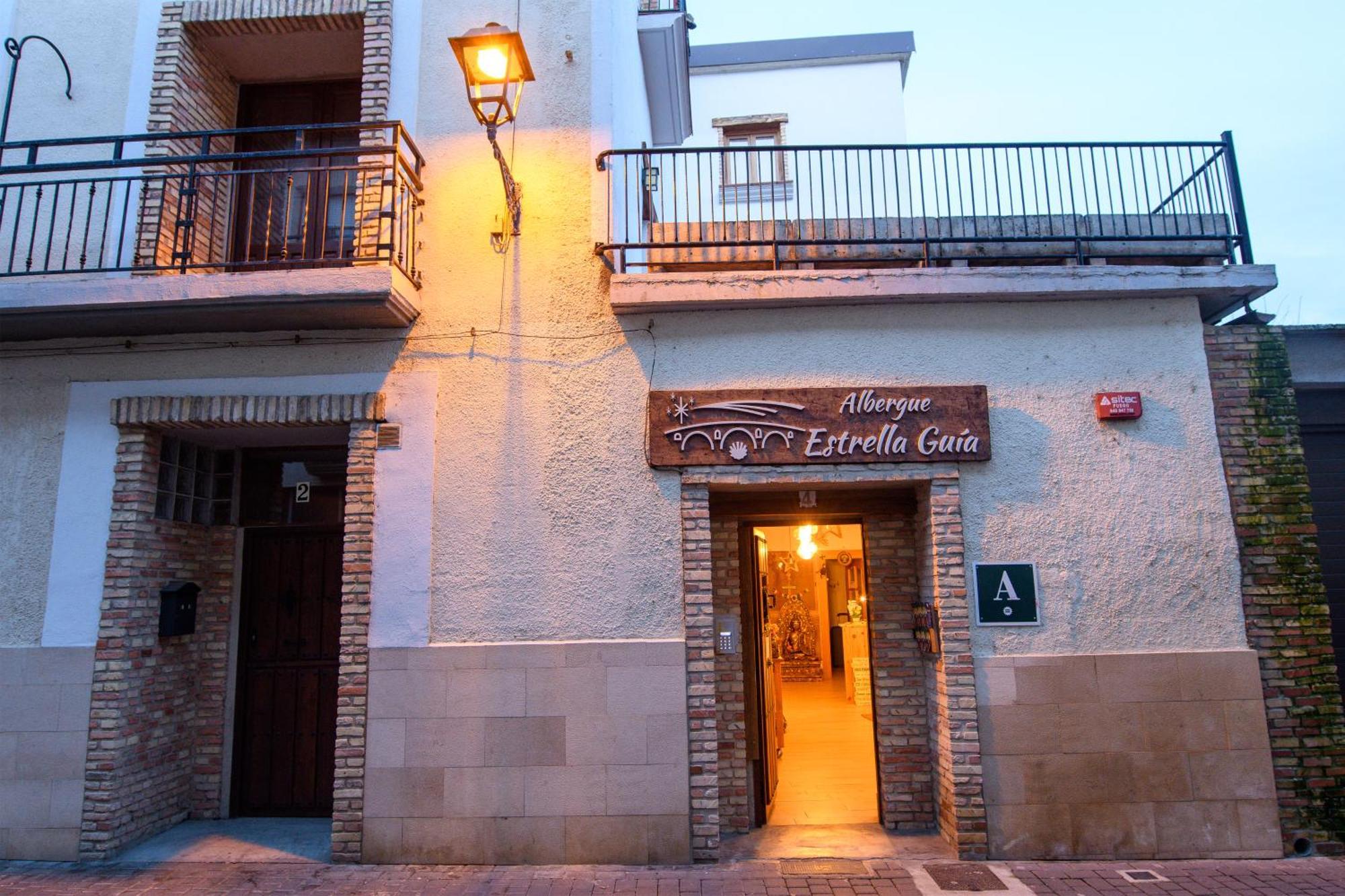 Albergue Estrella Guia Puente La Reina Ngoại thất bức ảnh