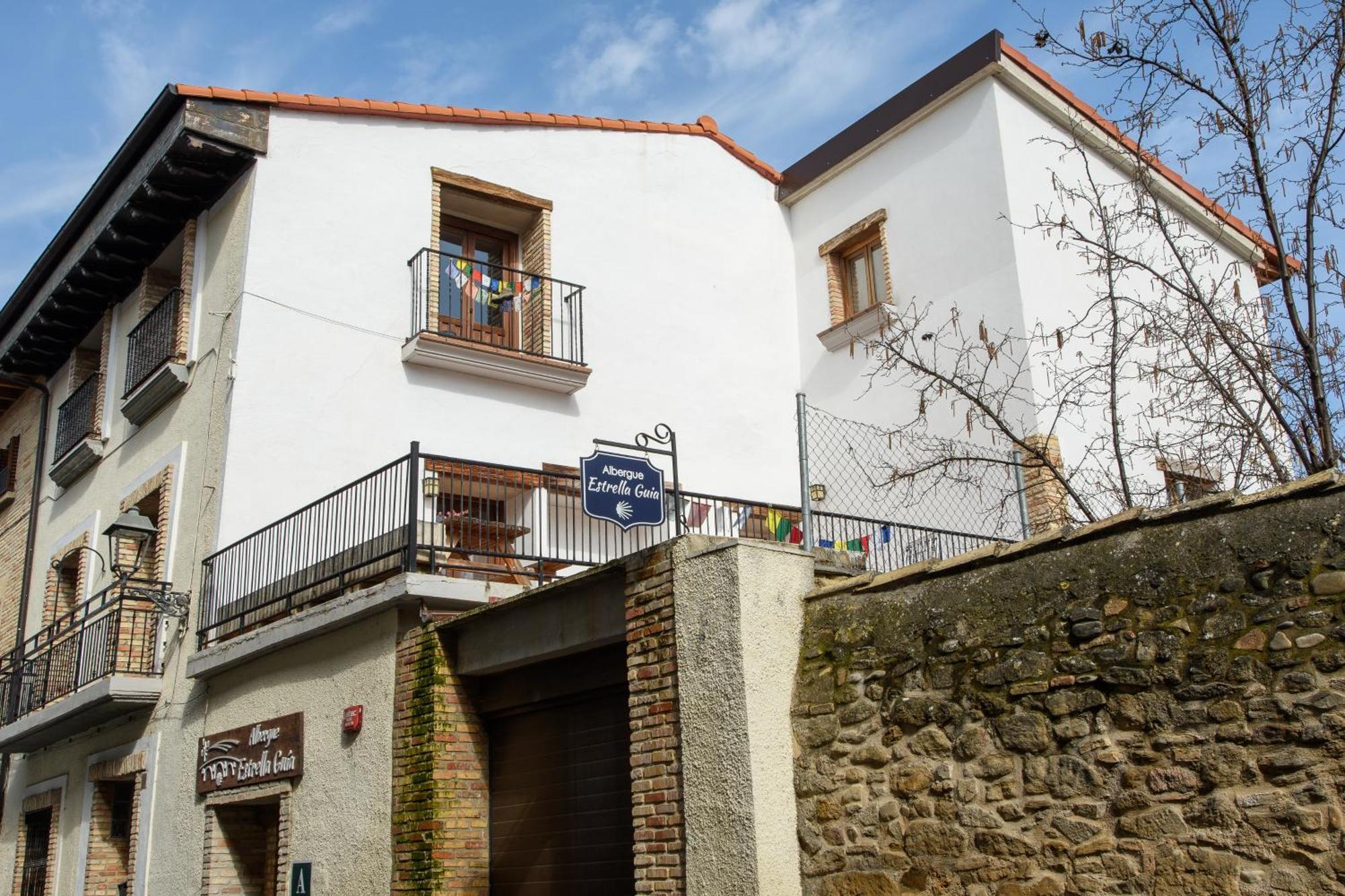 Albergue Estrella Guia Puente La Reina Ngoại thất bức ảnh